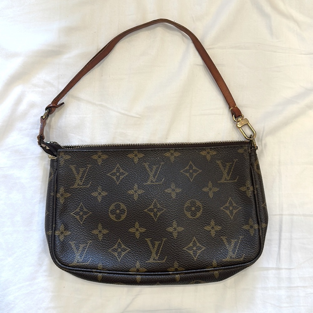 Louis Vuitton Pouchette